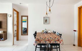 Apartamento Agradavel De Dois Quartos, Perto Do Aeroporto E Praia De Boa Viagem.